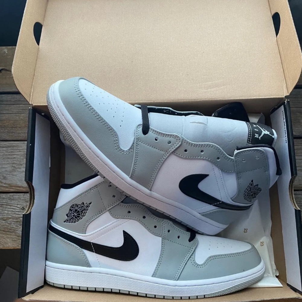 Jordan 1 mid light smoke gray. Mens 11